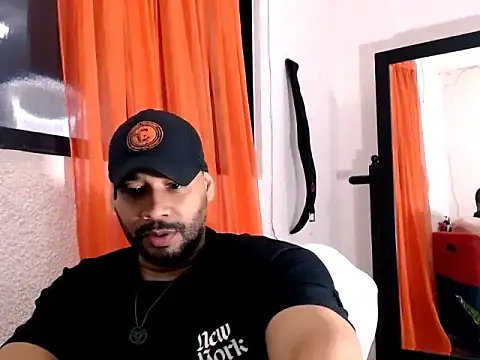 Snapshot of musclehetero chatting on 06-20-26, 07:13 musclehetero online show from 06-20-26, 07:13