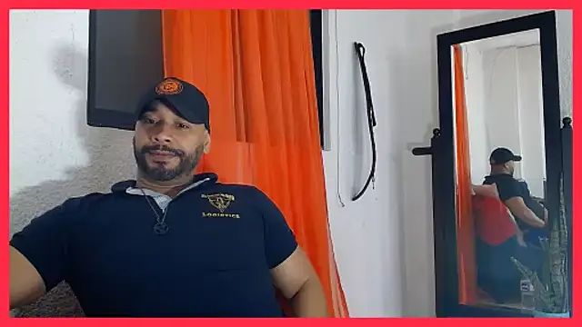 Snapshot of musclehetero chatting on 06-21-26, 04:13 musclehetero online show from 06-21-26, 04:13