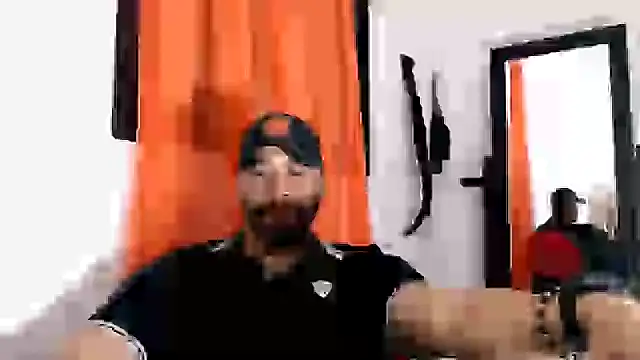 Snapshot of musclehetero chatting on 06-18-26, 10:42 musclehetero online show from 06-18-26, 10:42