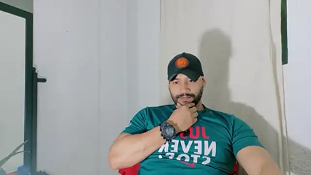 Snapshot of musclehetero chatting on 06-28-26, 09:15 musclehetero online show from 06-28-26, 09:15
