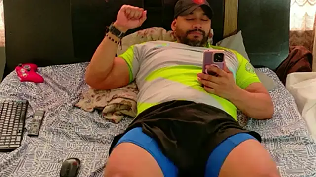 Snapshot of musclehetero chatting on 06-28-26, 10:38 musclehetero online show from 06-28-26, 10:38