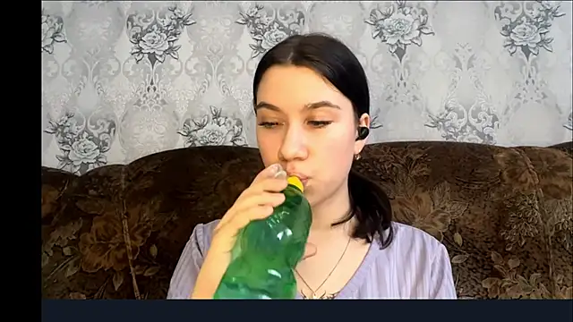 DebbiGoodknight online show from 12-17-25, 07:46