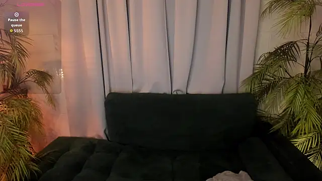 Snapshot of BeautifulSnake chatting on 11-29-25, 08:42 BeautifulSnake online show from 11-29-25, 08:42