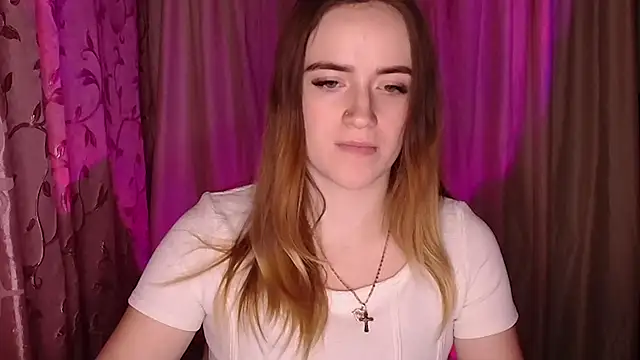 Snapshot of Illa_May chatting on 12-19-25, 08:33 Illa May online show from 12-19-25, 08:33