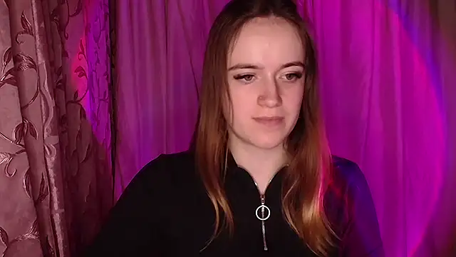 Snapshot of Illa_May chatting on 12-13-25, 08:04 Illa May online show from 12-13-25, 08:04