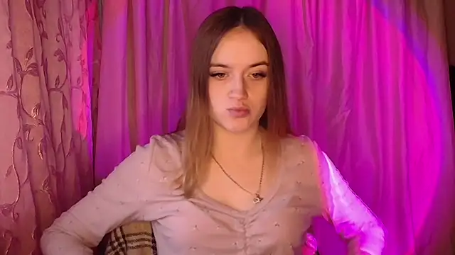 Snapshot of Illa_May chatting on 12-18-25, 07:24 Illa May online show from 12-18-25, 07:24