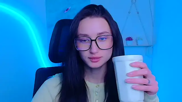 Stella XO online show from 12-19-25, 12:18