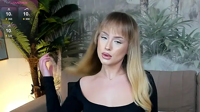 ChloeeBee online show from 11-19-25, 05:13