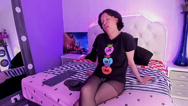 CoralAndOcean  online show from 11-26-25, 01:00