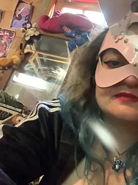 Madolina online show from 11-20-25, 01:01