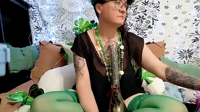 Snapshot of sareberr420 chatting on 03-17-26, 02:09 sareberr420 online show from 03-17-26, 02:09