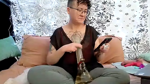 sareberr420 online show from 02-11-26, 03:01