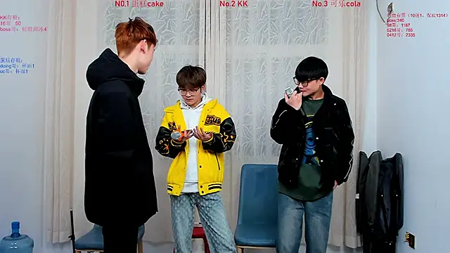 Snapshot of Delicious-boys-001 chatting on 12-04-25, 10:36 Delicious-boys-001 online show from 12-04-25, 10:36
