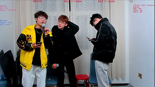Snapshot of Delicious-boys-001 chatting on 11-24-25, 10:37 Delicious-boys-001 online show from 11-24-25, 10:37