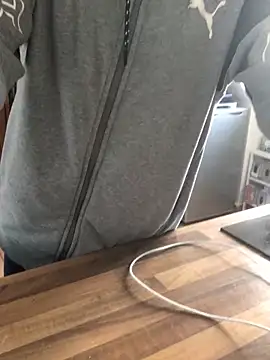 Spielzeugtwink online show from 03-31-26, 04:09