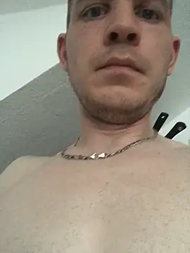 Snapshot of Spielzeugtwink chatting on 06-30-26, 02:50 Spielzeugtwink online show from 06-30-26, 02:50