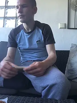 Spielzeugtwink online show from 05-25-26, 02:38
