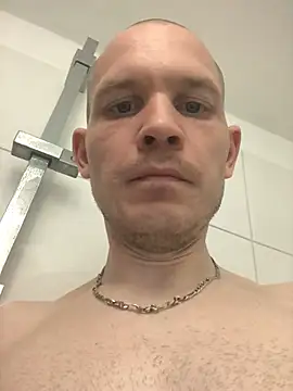 Snapshot of Spielzeugtwink chatting on 06-18-26, 09:20 Spielzeugtwink online show from 06-18-26, 09:20
