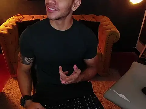 Snapshot of tayler_luke chatting on 12-02-25, 01:17 tayler luke online show from 12-02-25, 01:17