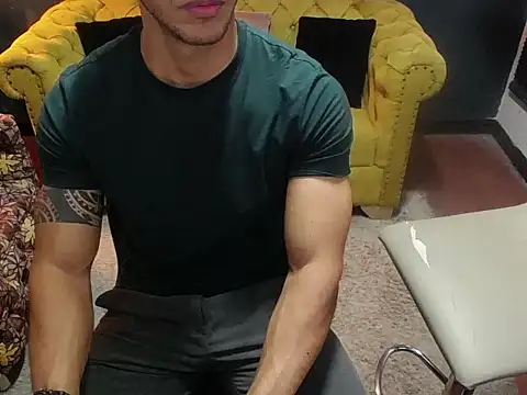 Snapshot of tayler_luke chatting on 12-21-25, 01:19 tayler luke online show from 12-21-25, 01:19