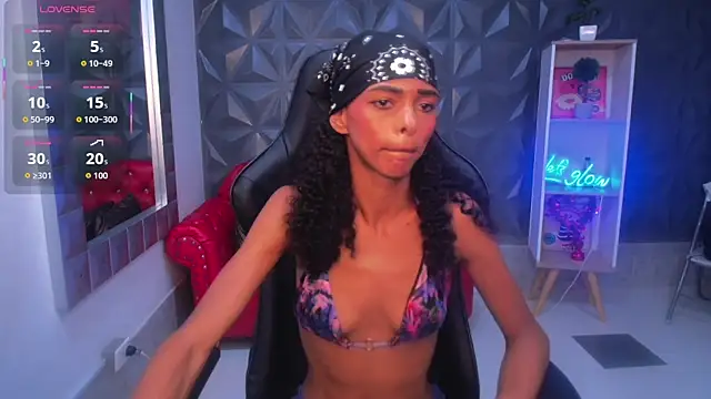 becky lynch 102 online show from 11-27-25, 05:13