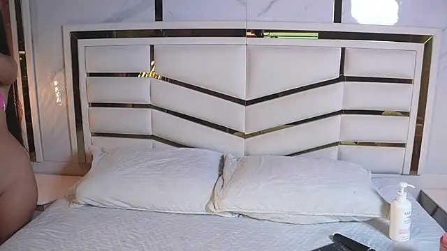 luciana agudelo online show from 03-15-26, 07:21