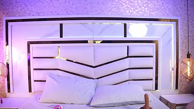 luciana agudelo online show from 12-22-25, 07:58