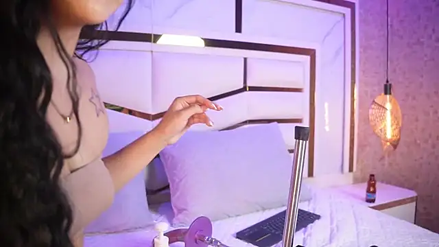 luciana agudelo online show from 04-14-26, 07:30