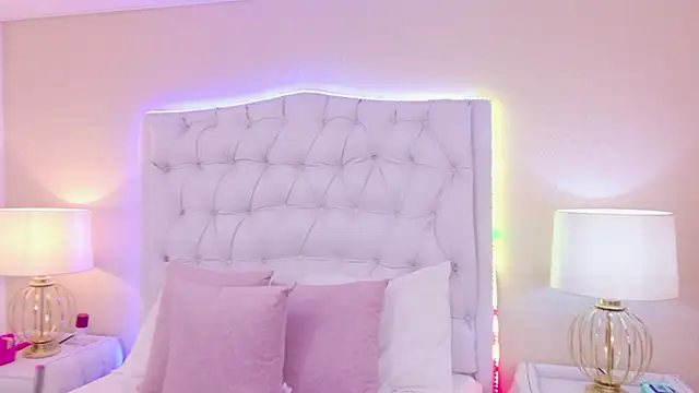 ViolettFrosst online show from 12-19-25, 03:36