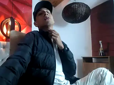 Snapshot of BiggJackson chatting on 11-23-25, 01:32 BiggJackson online show from 11-23-25, 01:32