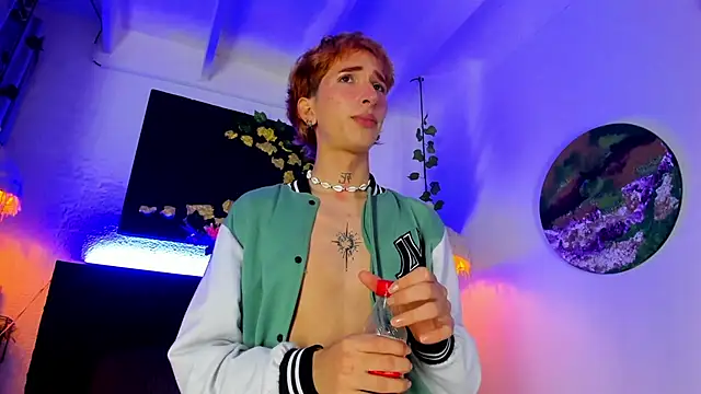 Snapshot of Shadow_claw chatting on 11-20-25, 07:58 Shadow claw online show from 11-20-25, 07:58