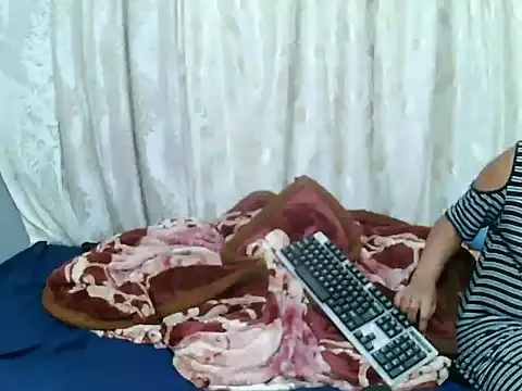 Snapshot of CindyX90 chatting on 11-19-25, 08:20 CindyX90 online show from 11-19-25, 08:20