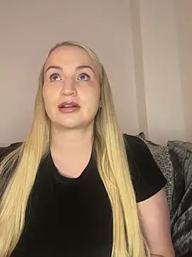 Snapshot of BootyQueenApril chatting on 12-14-25, 08:03 BootyQueenApril online show from 12-14-25, 08:03