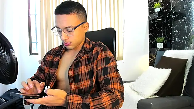 thomas scot1 online show from 11-21-25, 01:21