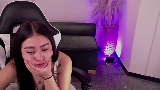 Snapshot of vallolett chatting on 11-20-25, 06:19 vallolett online show from 11-20-25, 06:19