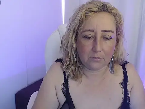 Snapshot of Perla_2026 chatting on 11-20-25, 05:02 Perla 2026 online show from 11-20-25, 05:02