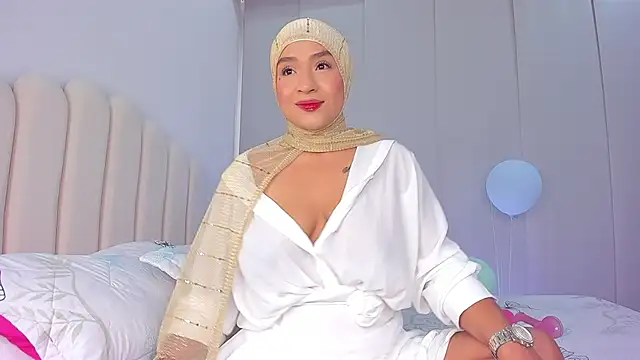 Amira-Zahra online show from 04-21-26, 09:43