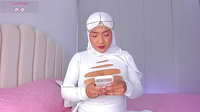 Amira-Zahra online show from 06-26-26, 10:26