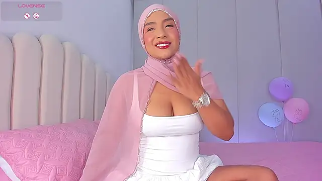 Amira-Zahra online show from 05-23-26, 10:31