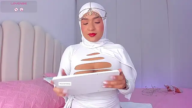 Amira-Zahra online show from 06-15-26, 10:09