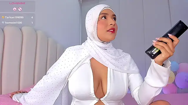 Amira-Zahra online show from 05-20-26, 09:23