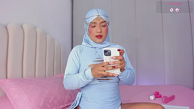 Amira-Zahra online show from 02-28-26, 09:31