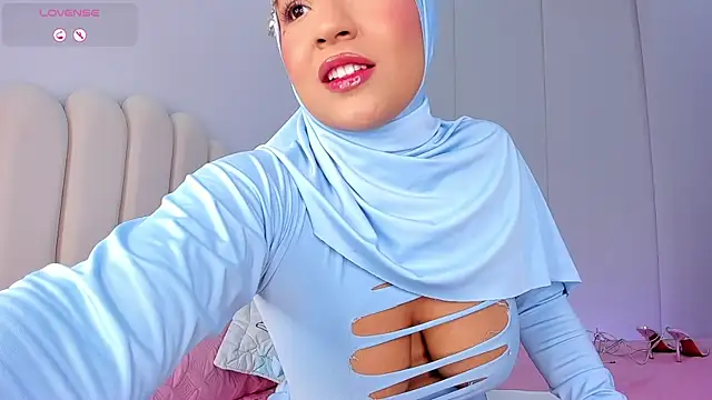 Amira-Zahra online show from 06-12-26, 10:40