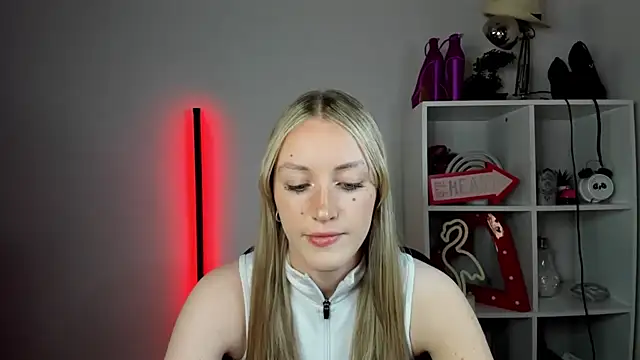 EvelynBlond online show from 05-26-26, 12:36