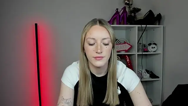 EvelynBlond online show from 04-21-26, 12:23