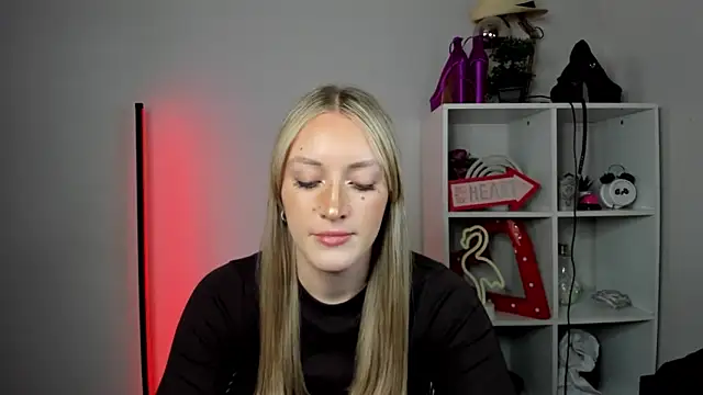 EvelynBlond online show from 05-22-26, 12:36