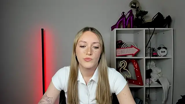 EvelynBlond online show from 04-22-26, 12:34