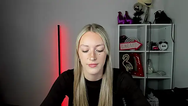 EvelynBlond online show from 06-26-26, 12:44