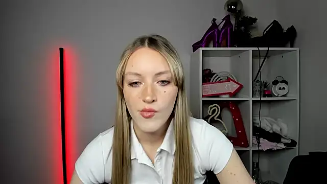 EvelynBlond online show from 04-30-26, 12:34