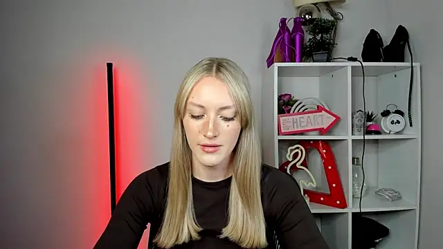 EvelynBlond online show from 05-20-26, 12:35